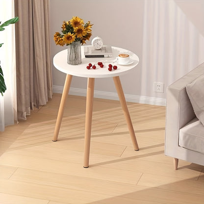 A White Single-layer Living Room Side Table. It Features A Modern Furniture Style And Is Suitable For Taking Photos In Cafes. It Is A Practical Table With A Metal Frame.